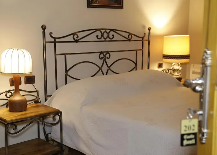 Castle Konti 酒店 Vasqarr